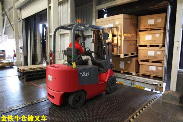 倉(cāng)儲(chǔ)式叉車 倉(cāng)儲(chǔ)式叉車